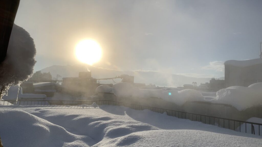 荒島岳から朝日が見えている写真